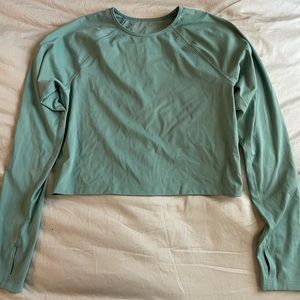 GAP cropped workout long sleeve